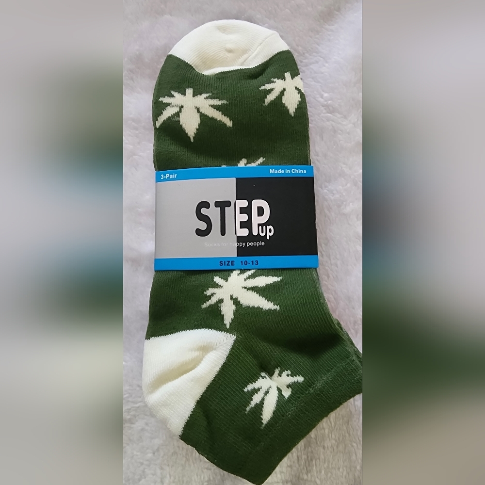 NWT Unisex leaf socks 3 Pack